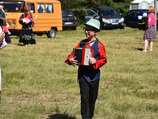 Turnieju Wsi. Hasło tegorocznej imprezy brzmiało „Cygańskim taborem do Okrągłego".