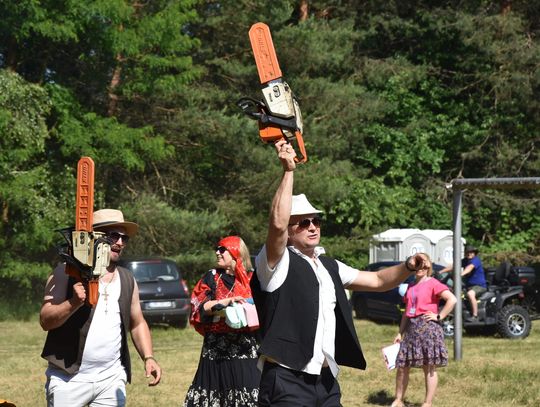 Turnieju Wsi. Hasło tegorocznej imprezy brzmiało „Cygańskim taborem do Okrągłego".