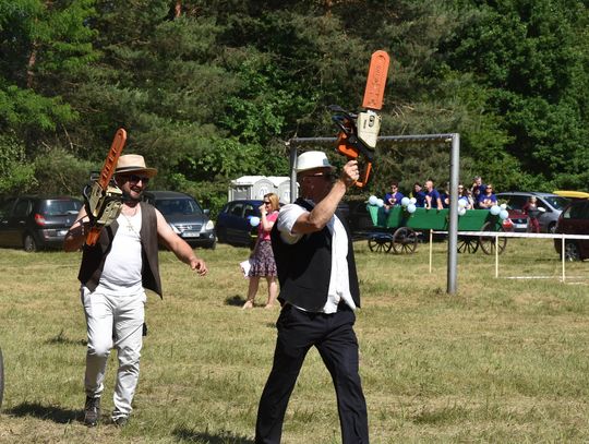 Turnieju Wsi. Hasło tegorocznej imprezy brzmiało „Cygańskim taborem do Okrągłego".