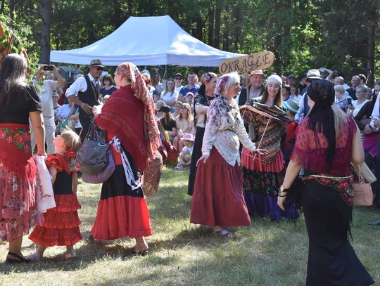 Turnieju Wsi. Hasło tegorocznej imprezy brzmiało „Cygańskim taborem do Okrągłego".
