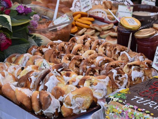 Turnieju Wsi. Hasło tegorocznej imprezy brzmiało „Cygańskim taborem do Okrągłego".