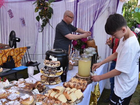 Turnieju Wsi. Hasło tegorocznej imprezy brzmiało „Cygańskim taborem do Okrągłego".