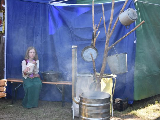 Turnieju Wsi. Hasło tegorocznej imprezy brzmiało „Cygańskim taborem do Okrągłego".