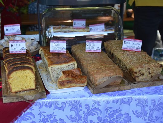 Turnieju Wsi. Hasło tegorocznej imprezy brzmiało „Cygańskim taborem do Okrągłego".