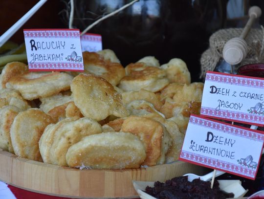 Turnieju Wsi. Hasło tegorocznej imprezy brzmiało „Cygańskim taborem do Okrągłego".