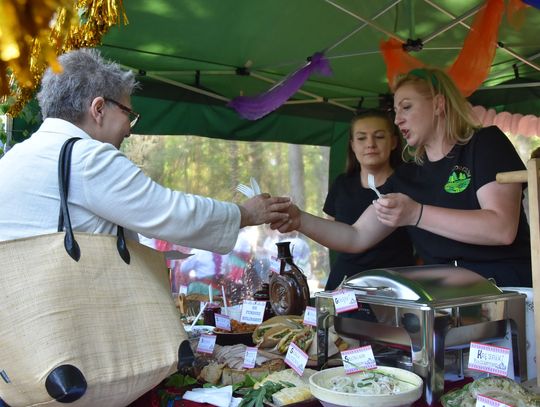 Turnieju Wsi. Hasło tegorocznej imprezy brzmiało „Cygańskim taborem do Okrągłego".