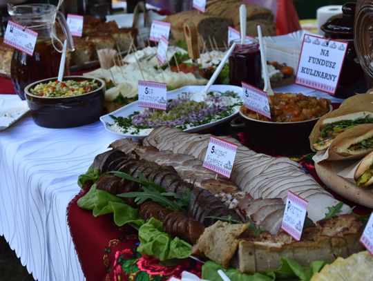 Turnieju Wsi. Hasło tegorocznej imprezy brzmiało „Cygańskim taborem do Okrągłego".