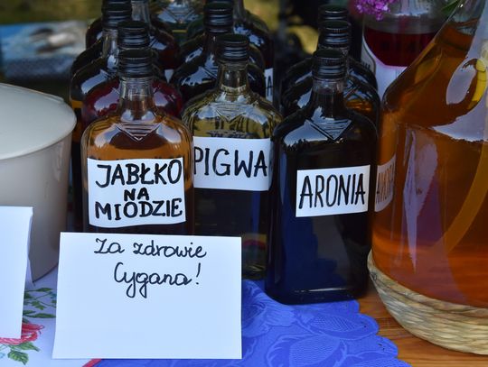 Turnieju Wsi. Hasło tegorocznej imprezy brzmiało „Cygańskim taborem do Okrągłego".