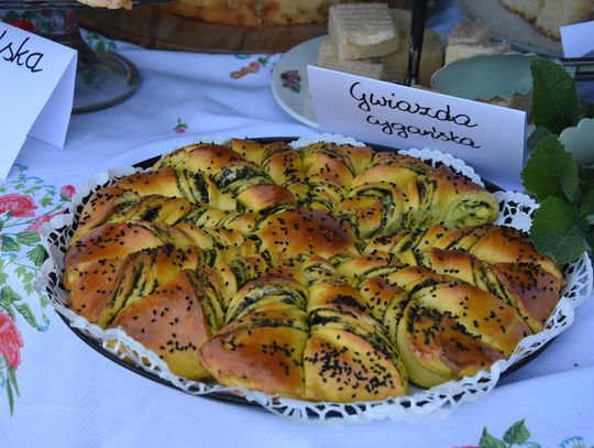 Turnieju Wsi. Hasło tegorocznej imprezy brzmiało „Cygańskim taborem do Okrągłego".