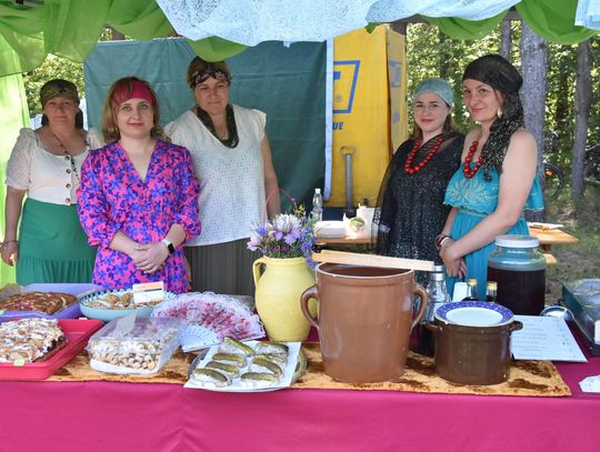Turnieju Wsi. Hasło tegorocznej imprezy brzmiało „Cygańskim taborem do Okrągłego".
