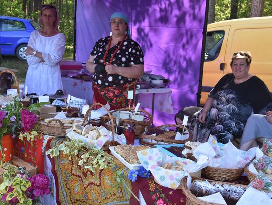 Turnieju Wsi. Hasło tegorocznej imprezy brzmiało „Cygańskim taborem do Okrągłego".