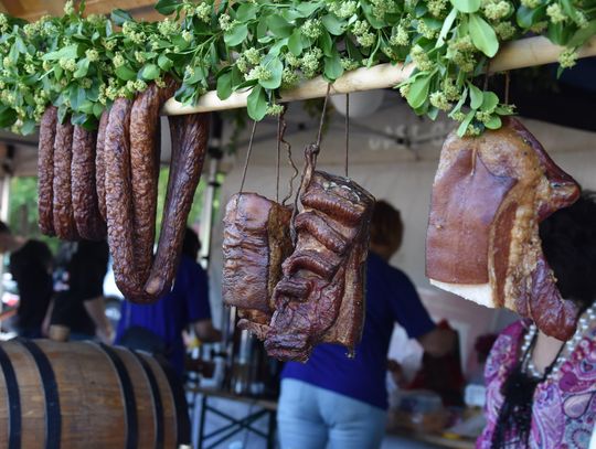 Turnieju Wsi. Hasło tegorocznej imprezy brzmiało „Cygańskim taborem do Okrągłego".