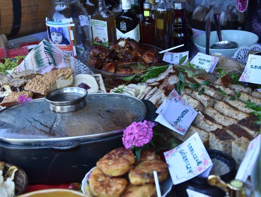 Turnieju Wsi. Hasło tegorocznej imprezy brzmiało „Cygańskim taborem do Okrągłego".