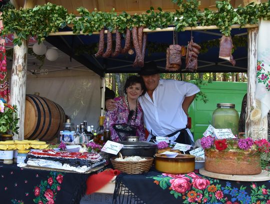 Turnieju Wsi. Hasło tegorocznej imprezy brzmiało „Cygańskim taborem do Okrągłego".
