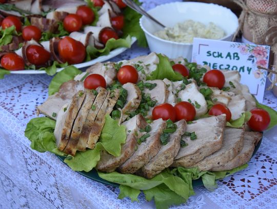 Turnieju Wsi. Hasło tegorocznej imprezy brzmiało „Cygańskim taborem do Okrągłego".