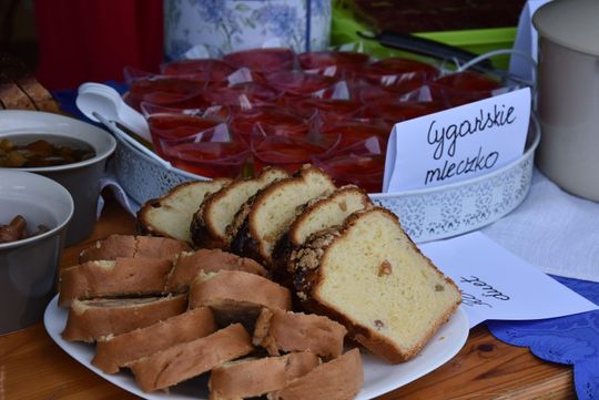 Turnieju Wsi. Hasło tegorocznej imprezy brzmiało „Cygańskim taborem do Okrągłego".