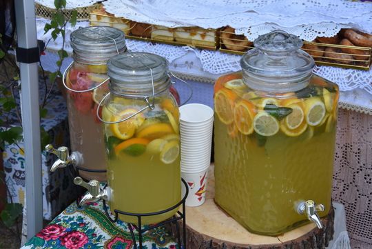 Turnieju Wsi. Hasło tegorocznej imprezy brzmiało „Cygańskim taborem do Okrągłego".