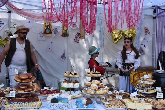 Turnieju Wsi. Hasło tegorocznej imprezy brzmiało „Cygańskim taborem do Okrągłego".