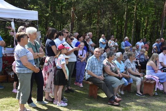 Turnieju Wsi. Hasło tegorocznej imprezy brzmiało „Cygańskim taborem do Okrągłego".