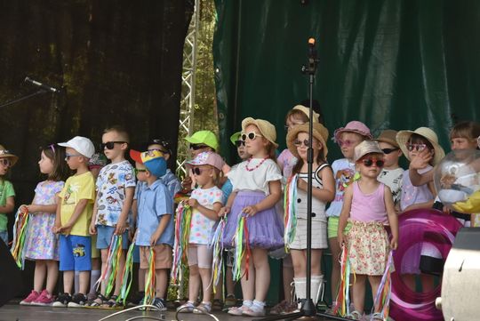 Turnieju Wsi. Hasło tegorocznej imprezy brzmiało „Cygańskim taborem do Okrągłego".