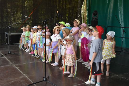 Turnieju Wsi. Hasło tegorocznej imprezy brzmiało „Cygańskim taborem do Okrągłego".