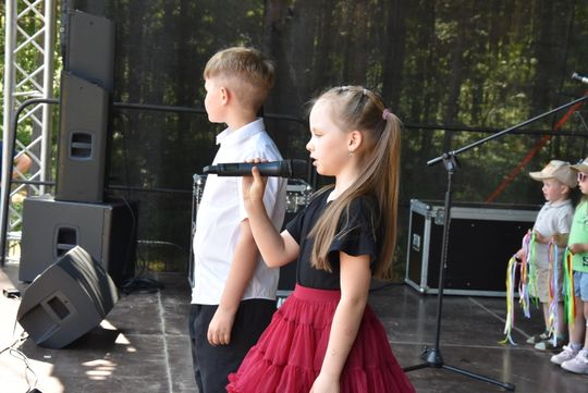 Turnieju Wsi. Hasło tegorocznej imprezy brzmiało „Cygańskim taborem do Okrągłego".