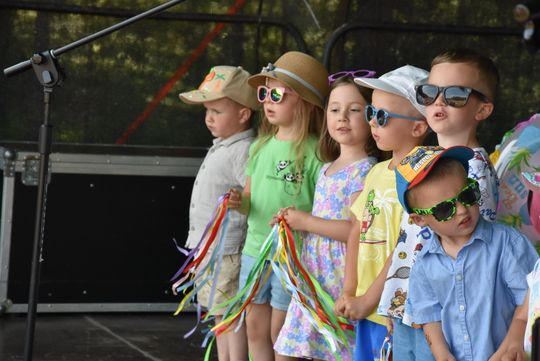 Turnieju Wsi. Hasło tegorocznej imprezy brzmiało „Cygańskim taborem do Okrągłego".