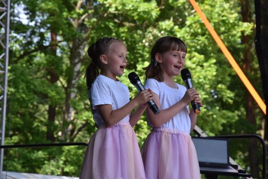 Turnieju Wsi. Hasło tegorocznej imprezy brzmiało „Cygańskim taborem do Okrągłego".