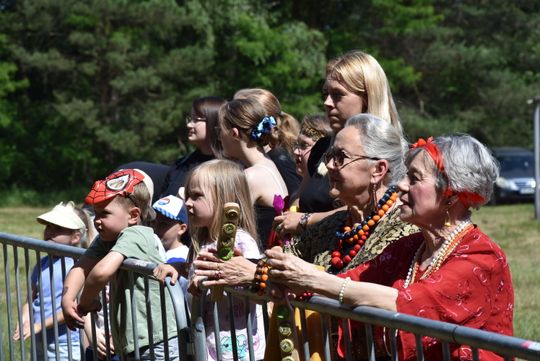 Turnieju Wsi. Hasło tegorocznej imprezy brzmiało „Cygańskim taborem do Okrągłego".