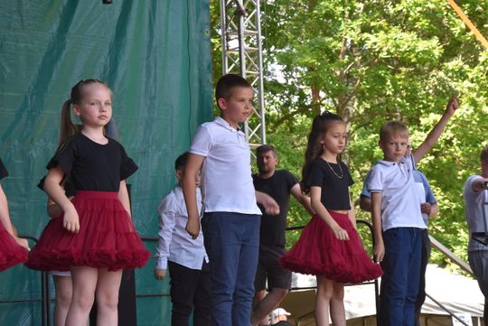 Turnieju Wsi. Hasło tegorocznej imprezy brzmiało „Cygańskim taborem do Okrągłego".