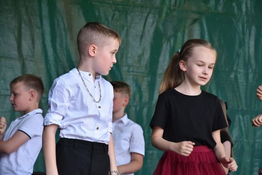 Turnieju Wsi. Hasło tegorocznej imprezy brzmiało „Cygańskim taborem do Okrągłego".