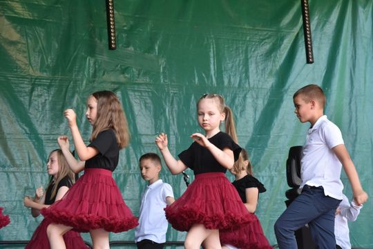 Turnieju Wsi. Hasło tegorocznej imprezy brzmiało „Cygańskim taborem do Okrągłego".