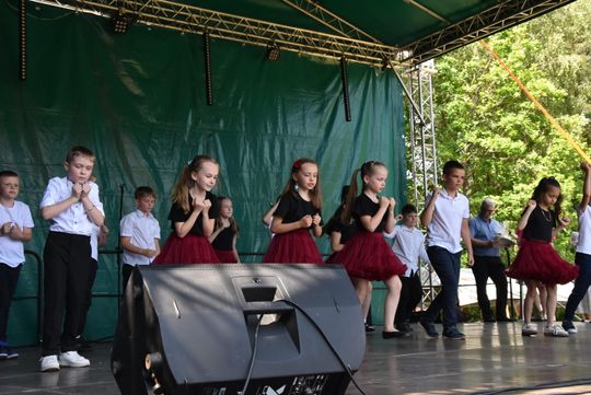 Turnieju Wsi. Hasło tegorocznej imprezy brzmiało „Cygańskim taborem do Okrągłego".