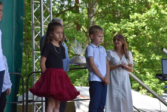 Turnieju Wsi. Hasło tegorocznej imprezy brzmiało „Cygańskim taborem do Okrągłego".