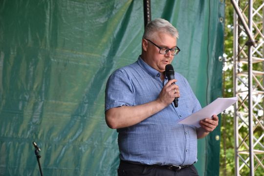 Turnieju Wsi. Hasło tegorocznej imprezy brzmiało „Cygańskim taborem do Okrągłego".