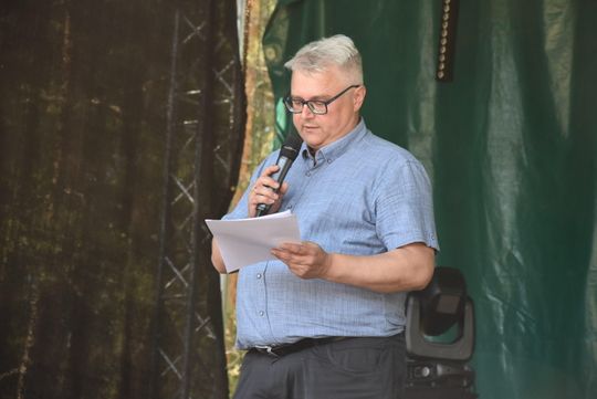 Turnieju Wsi. Hasło tegorocznej imprezy brzmiało „Cygańskim taborem do Okrągłego".