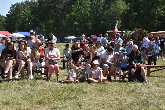 Turnieju Wsi. Hasło tegorocznej imprezy brzmiało „Cygańskim taborem do Okrągłego".