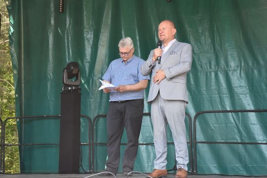 Turnieju Wsi. Hasło tegorocznej imprezy brzmiało „Cygańskim taborem do Okrągłego".