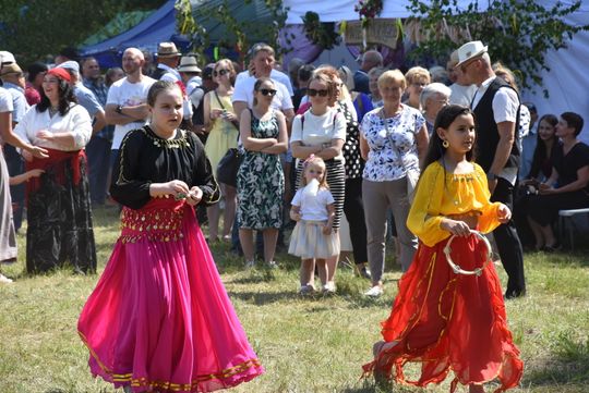 Turnieju Wsi. Hasło tegorocznej imprezy brzmiało „Cygańskim taborem do Okrągłego".