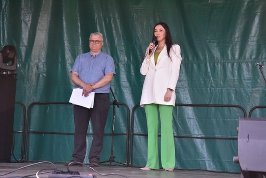 Turnieju Wsi. Hasło tegorocznej imprezy brzmiało „Cygańskim taborem do Okrągłego".