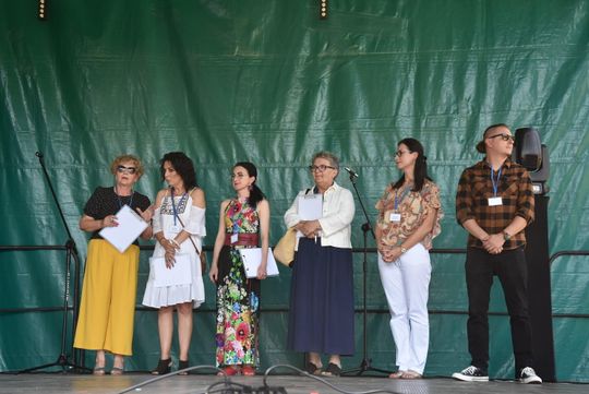 Turnieju Wsi. Hasło tegorocznej imprezy brzmiało „Cygańskim taborem do Okrągłego".