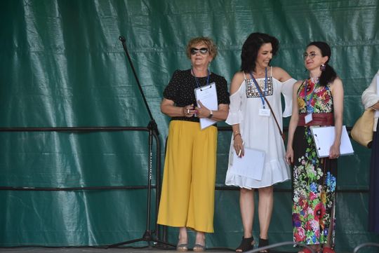 Turnieju Wsi. Hasło tegorocznej imprezy brzmiało „Cygańskim taborem do Okrągłego".