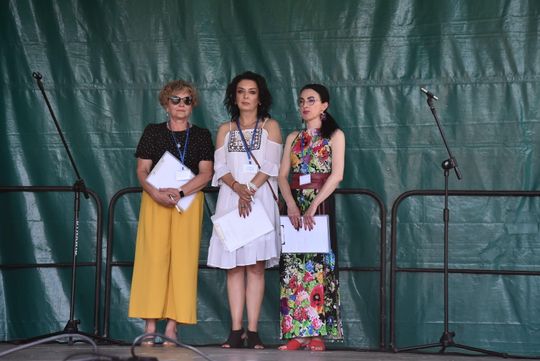 Turnieju Wsi. Hasło tegorocznej imprezy brzmiało „Cygańskim taborem do Okrągłego".