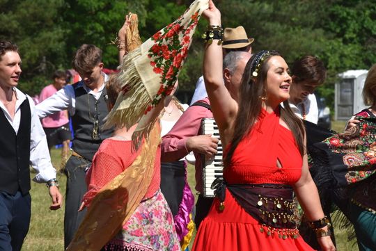 Turnieju Wsi. Hasło tegorocznej imprezy brzmiało „Cygańskim taborem do Okrągłego".