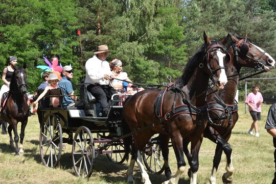 Turnieju Wsi. Hasło tegorocznej imprezy brzmiało „Cygańskim taborem do Okrągłego".