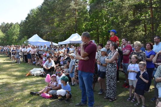 Turnieju Wsi. Hasło tegorocznej imprezy brzmiało „Cygańskim taborem do Okrągłego".