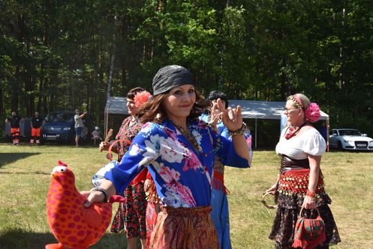 Turnieju Wsi. Hasło tegorocznej imprezy brzmiało „Cygańskim taborem do Okrągłego".