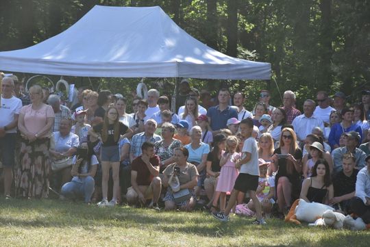 Turnieju Wsi. Hasło tegorocznej imprezy brzmiało „Cygańskim taborem do Okrągłego".