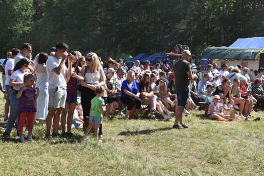 Turnieju Wsi. Hasło tegorocznej imprezy brzmiało „Cygańskim taborem do Okrągłego".