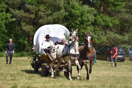 Turnieju Wsi. Hasło tegorocznej imprezy brzmiało „Cygańskim taborem do Okrągłego".